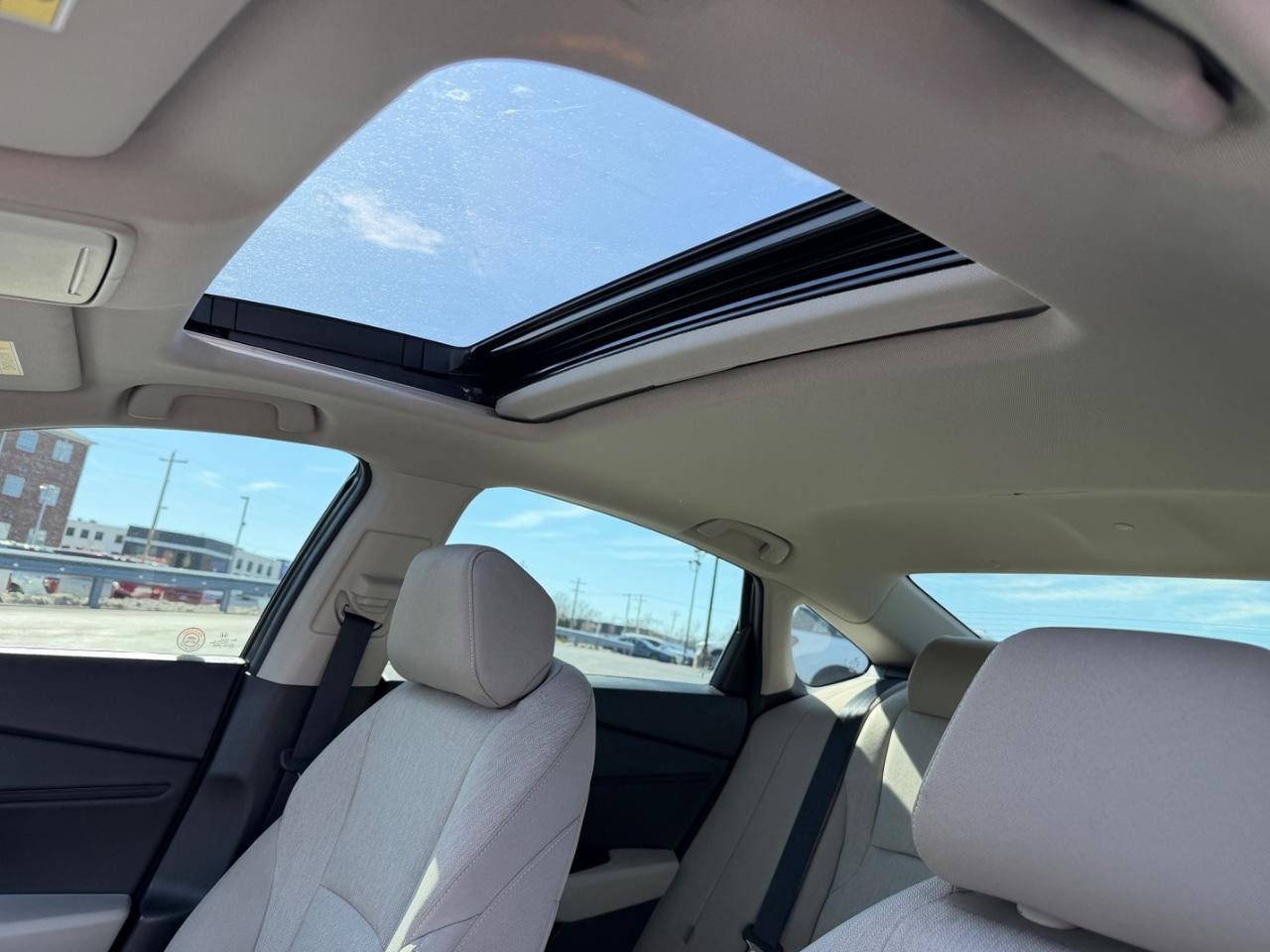 Honda Accord Sedan Vehicle Full-screen Gallery Image 20