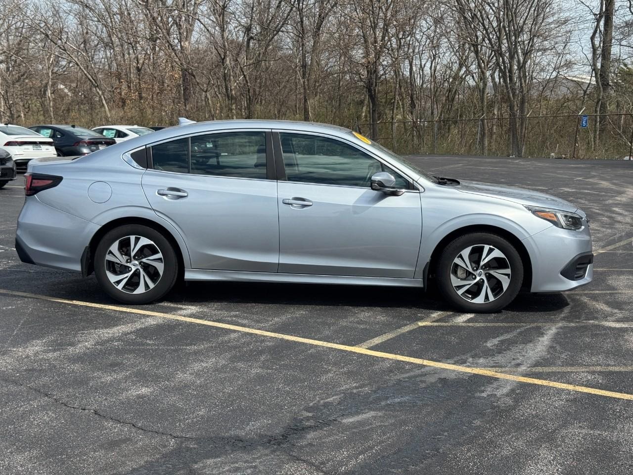 Subaru Legacy Vehicle Full-screen Gallery Image 02