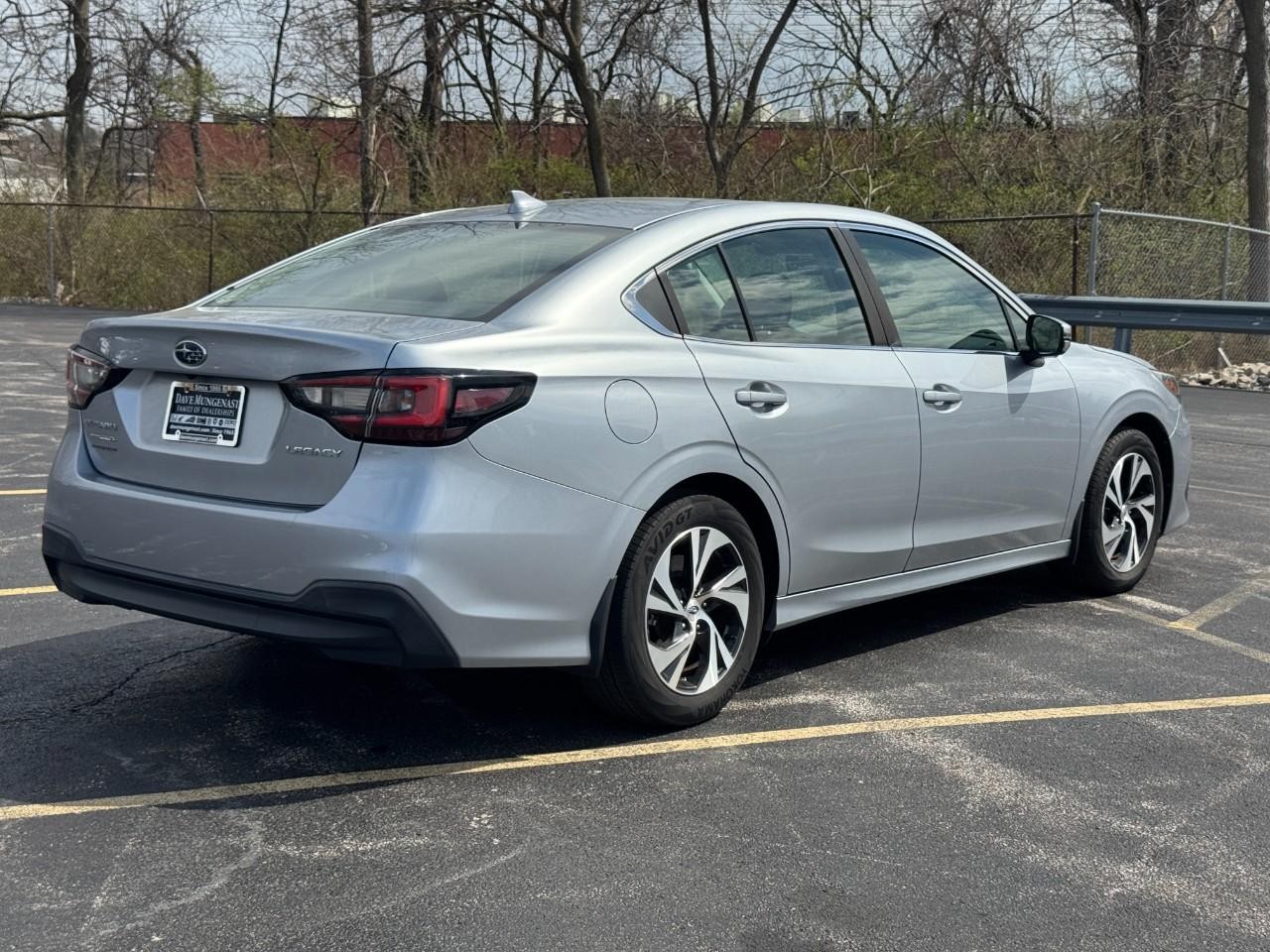 Subaru Legacy Vehicle Full-screen Gallery Image 03