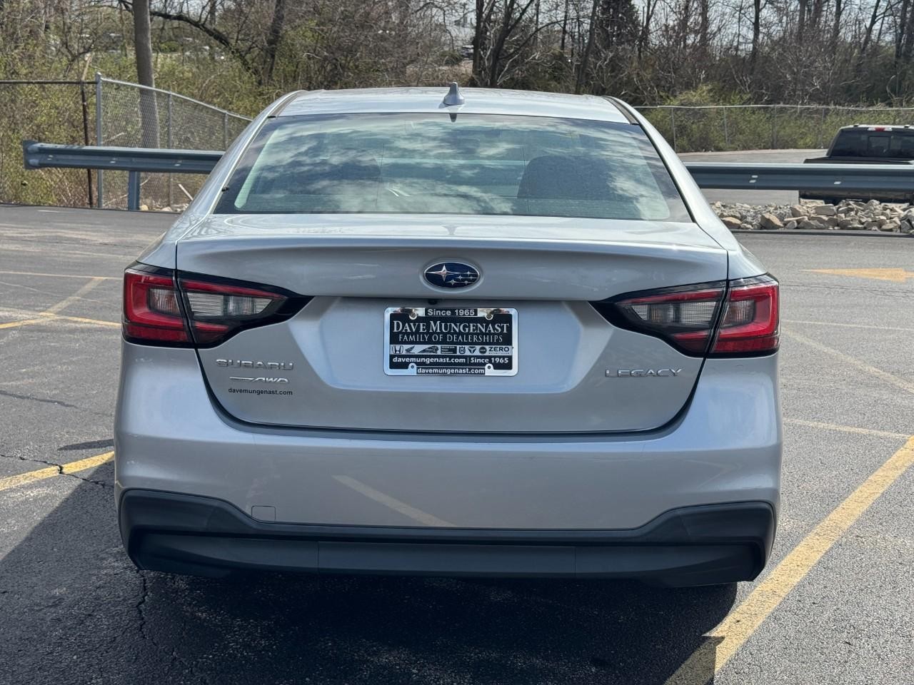 Subaru Legacy Vehicle Full-screen Gallery Image 05