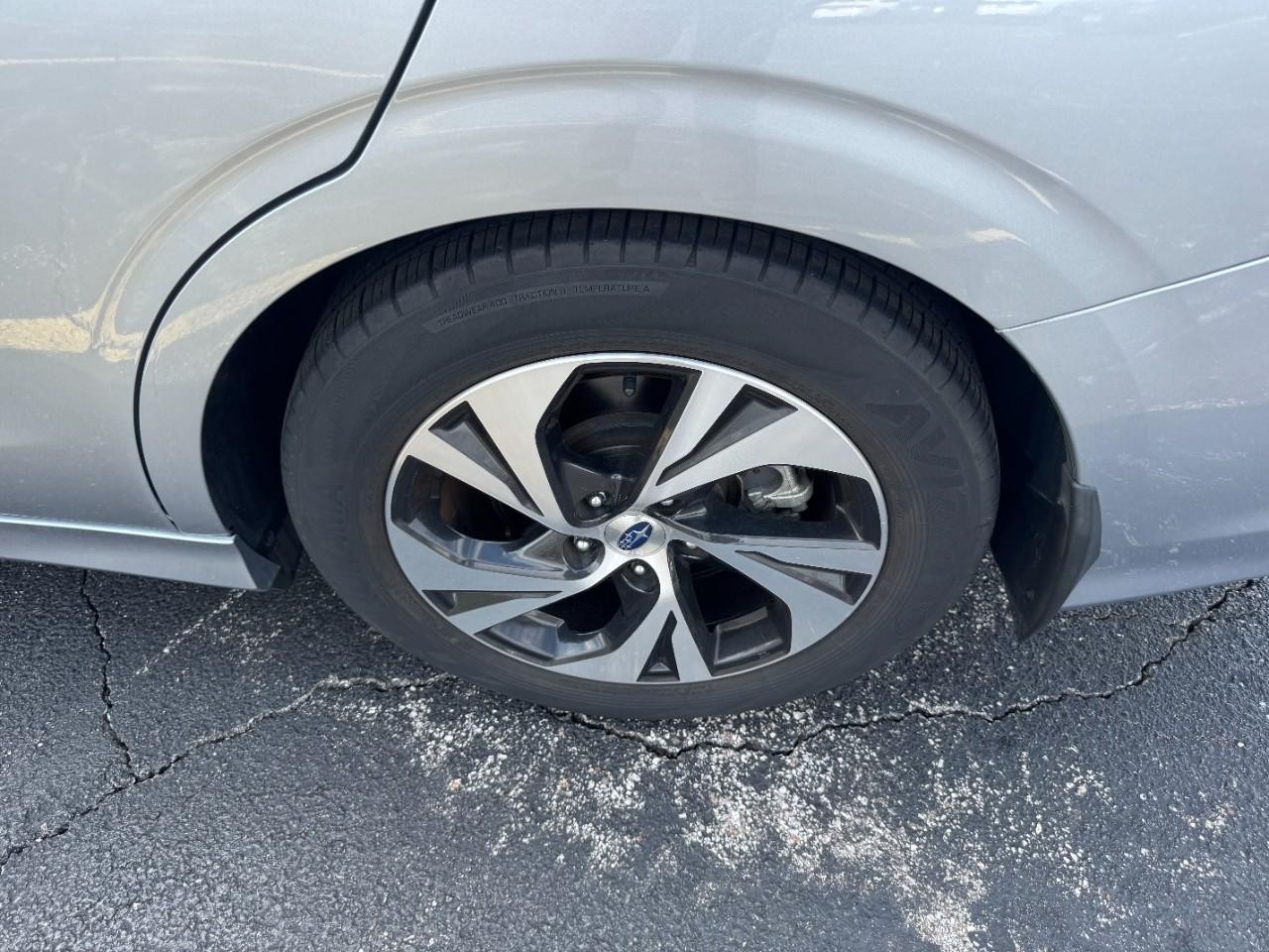 Subaru Legacy Vehicle Full-screen Gallery Image 07