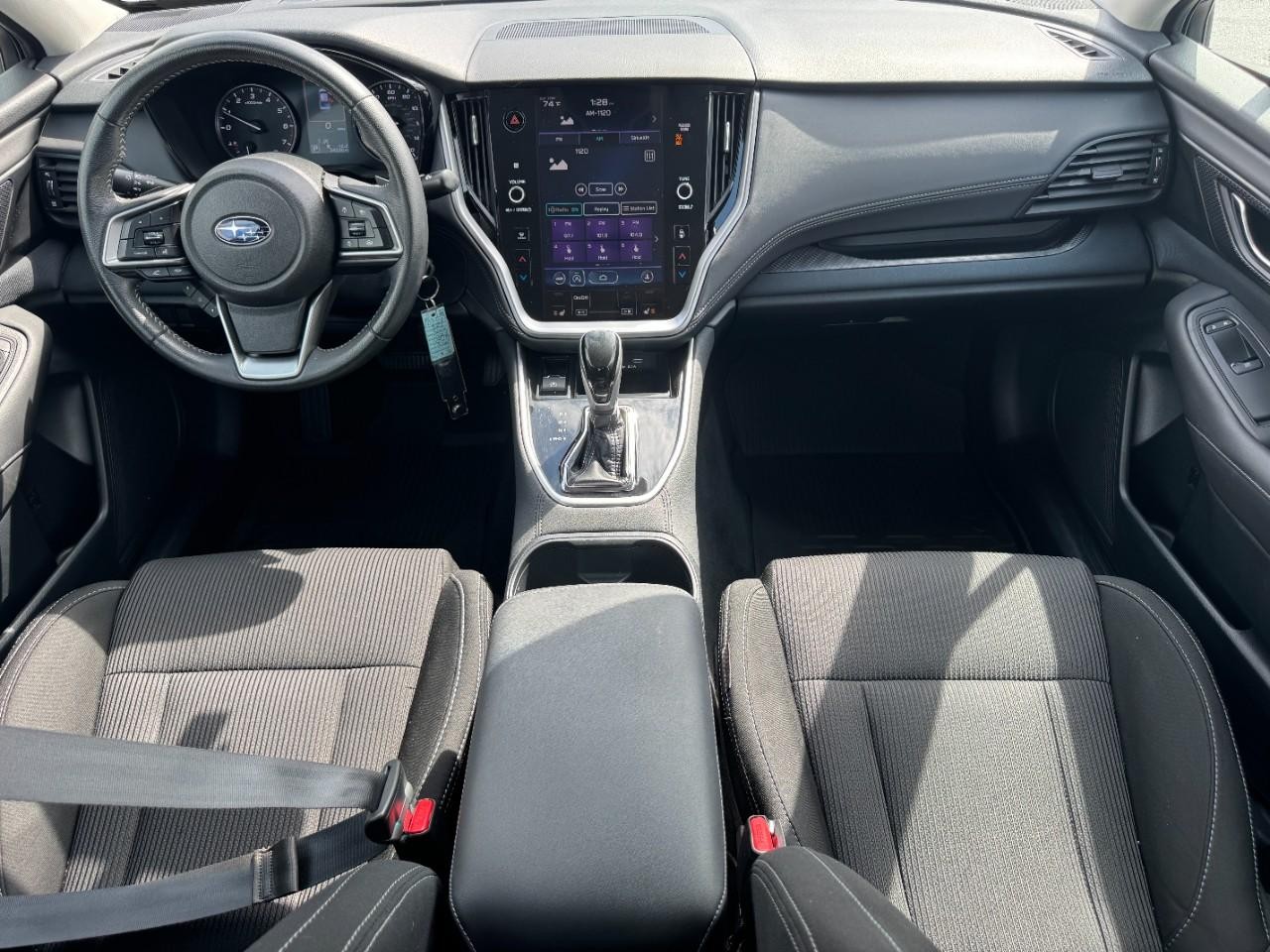 Subaru Legacy Vehicle Full-screen Gallery Image 11