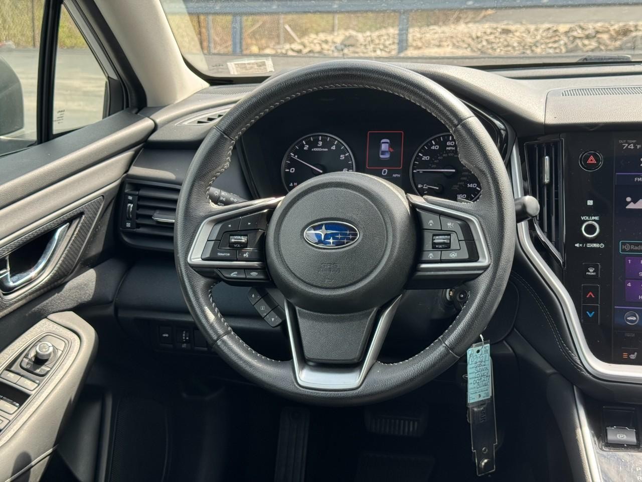 Subaru Legacy Vehicle Full-screen Gallery Image 12