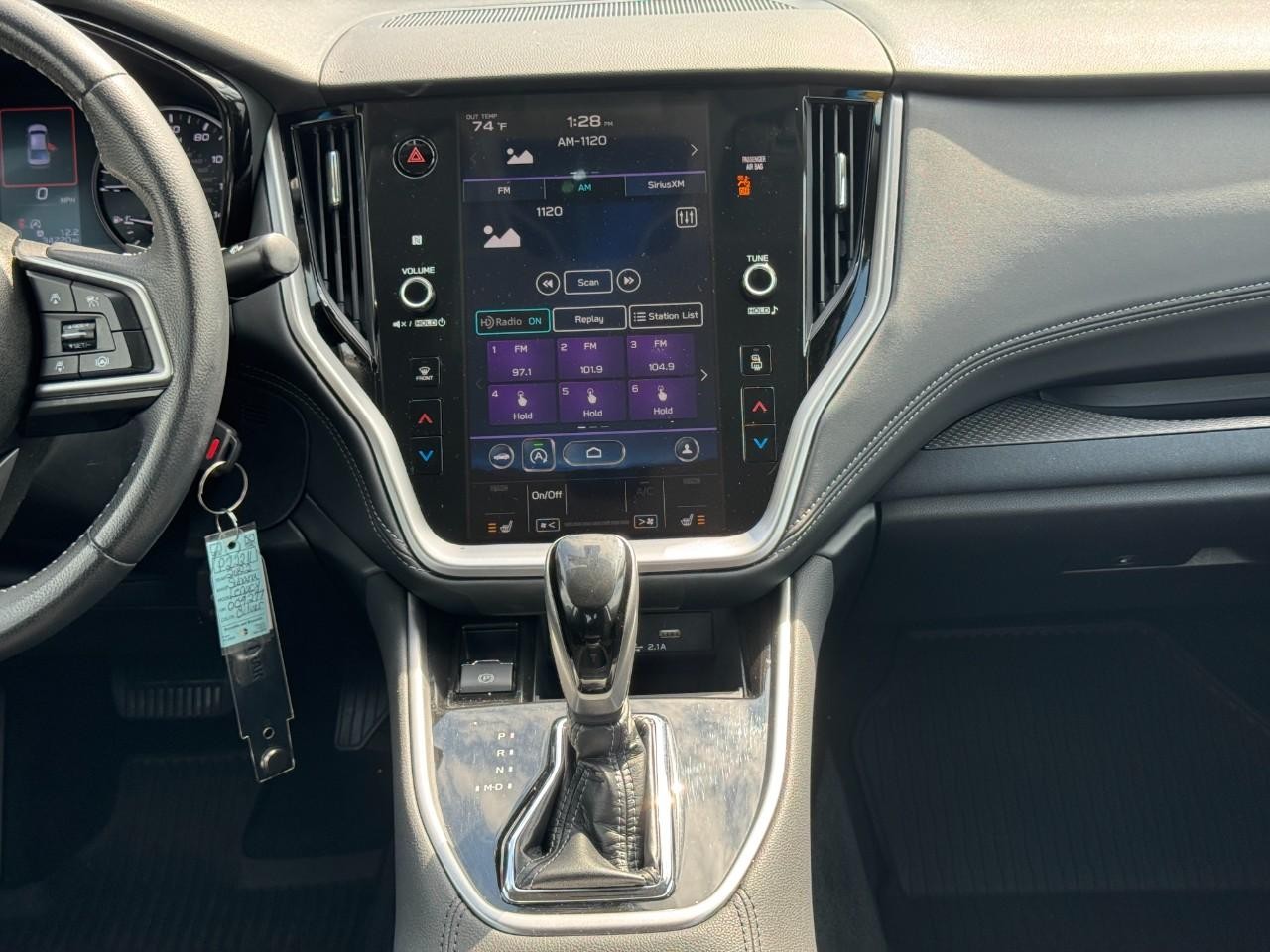 Subaru Legacy Vehicle Full-screen Gallery Image 13