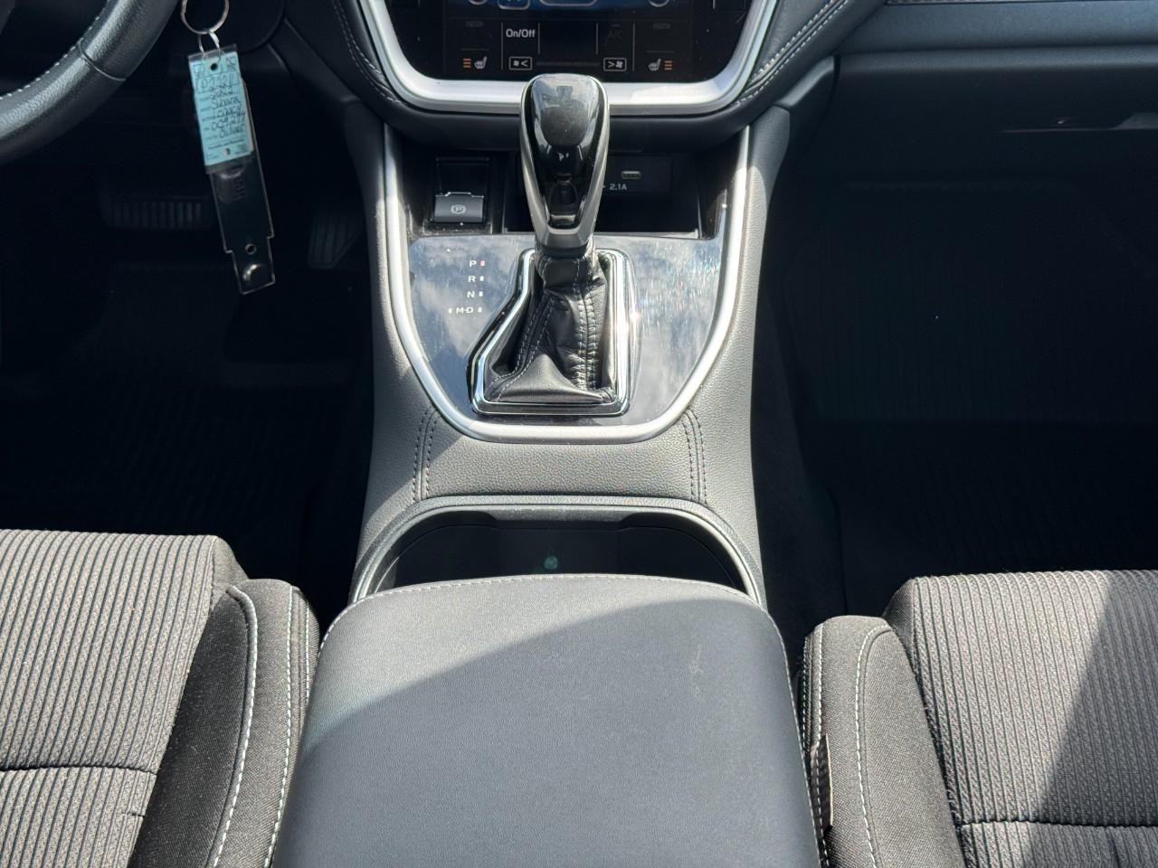 Subaru Legacy Vehicle Full-screen Gallery Image 14