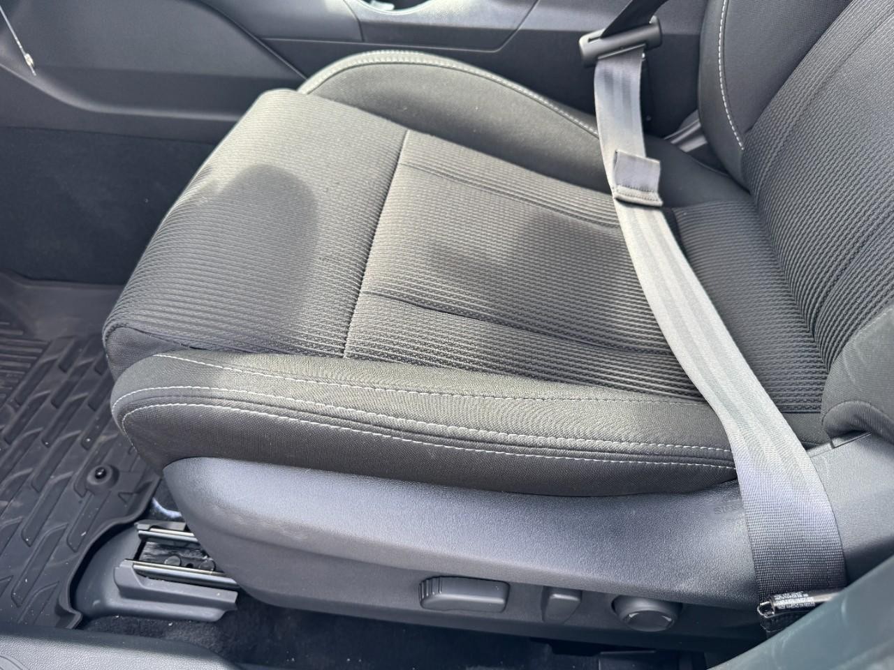 Subaru Legacy Vehicle Full-screen Gallery Image 17