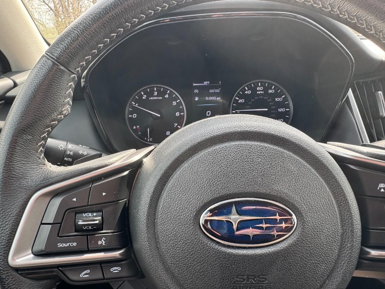 Subaru Legacy Vehicle Full-screen Gallery Image 19