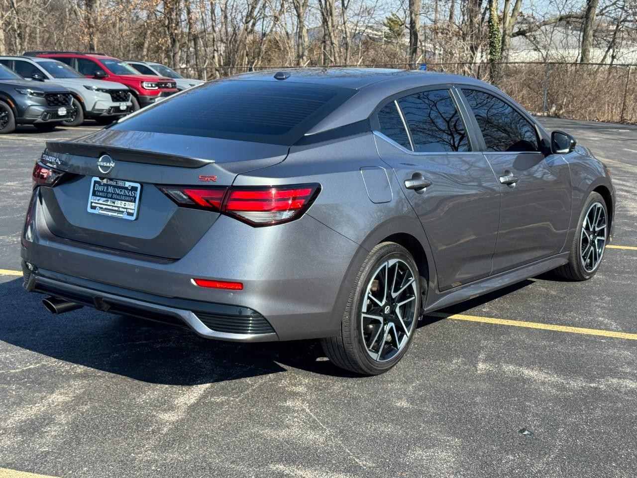 Nissan Sentra Vehicle Full-screen Gallery Image 03