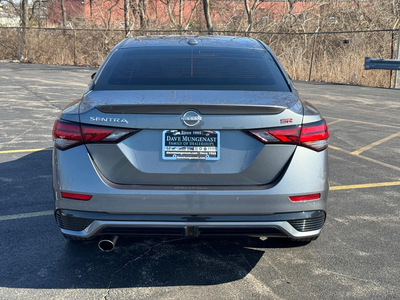 Nissan Sentra Vehicle Full-screen Gallery Image 05