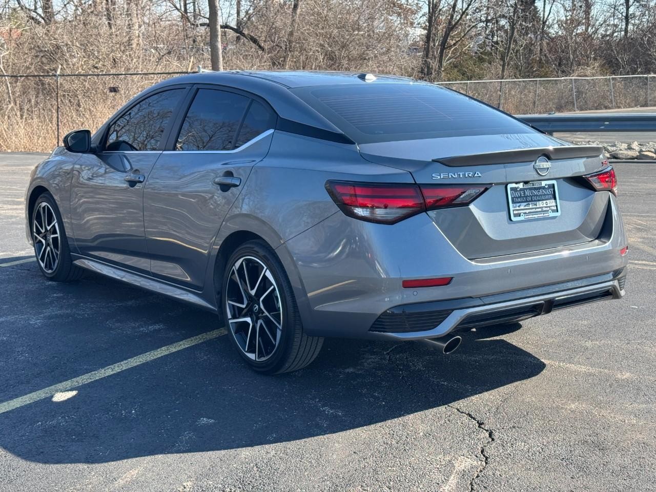 Nissan Sentra Vehicle Full-screen Gallery Image 06