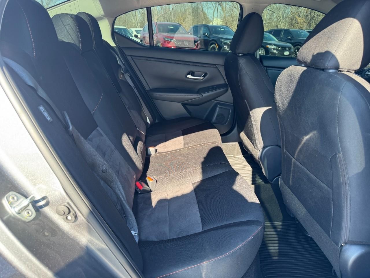 Nissan Sentra Vehicle Full-screen Gallery Image 10