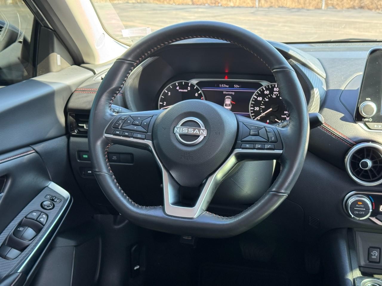 Nissan Sentra Vehicle Full-screen Gallery Image 11