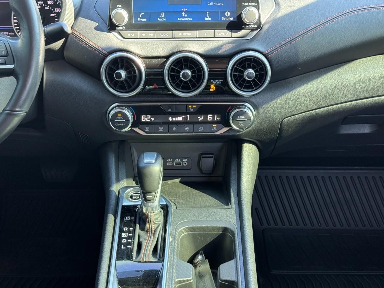 Nissan Sentra Vehicle Full-screen Gallery Image 13