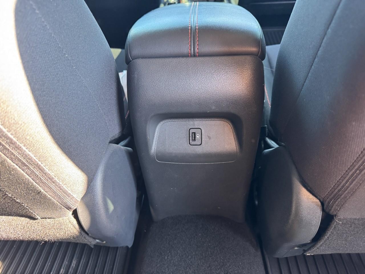 Nissan Sentra Vehicle Full-screen Gallery Image 15