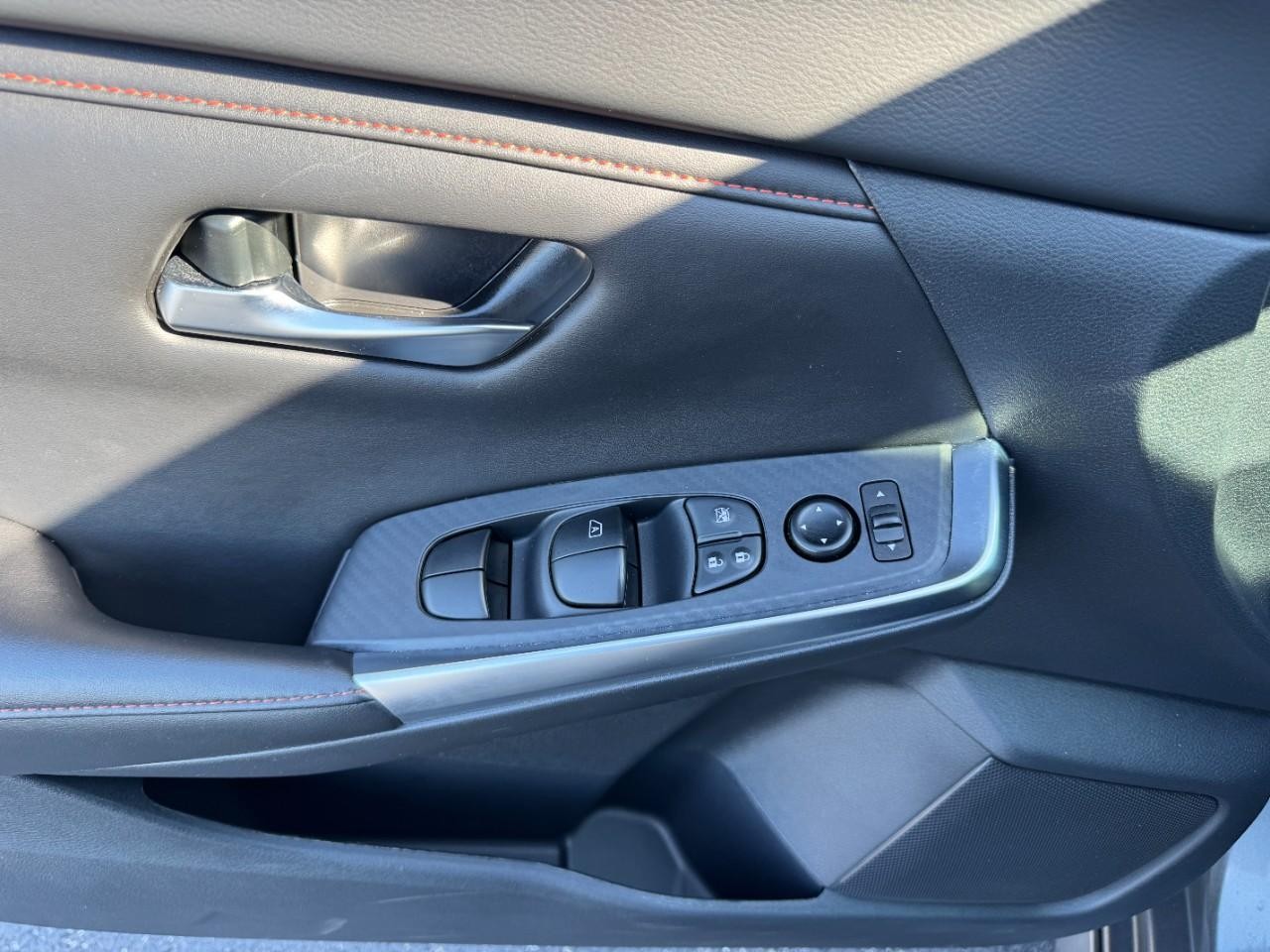 Nissan Sentra Vehicle Full-screen Gallery Image 17