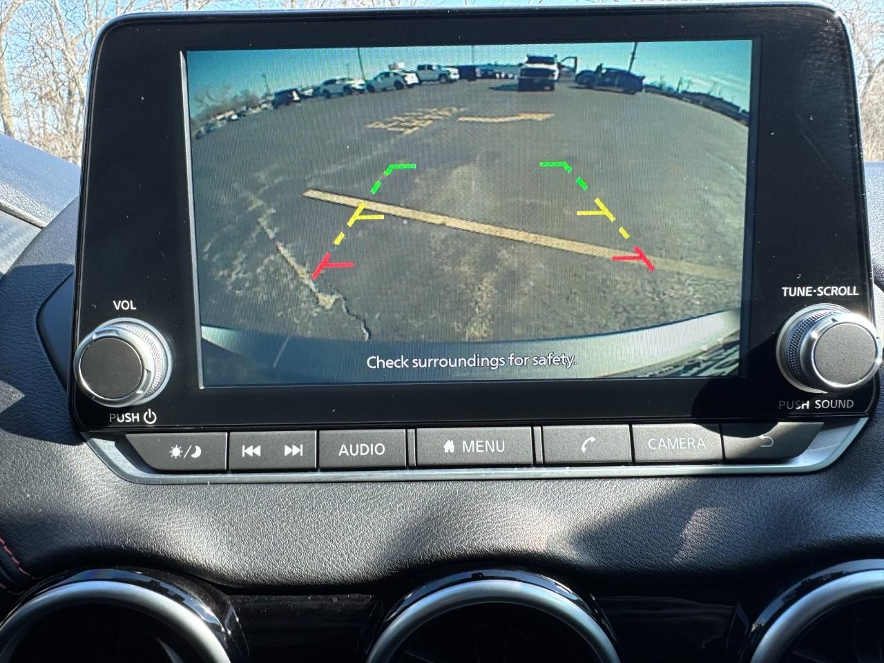 Nissan Sentra Vehicle Full-screen Gallery Image 22