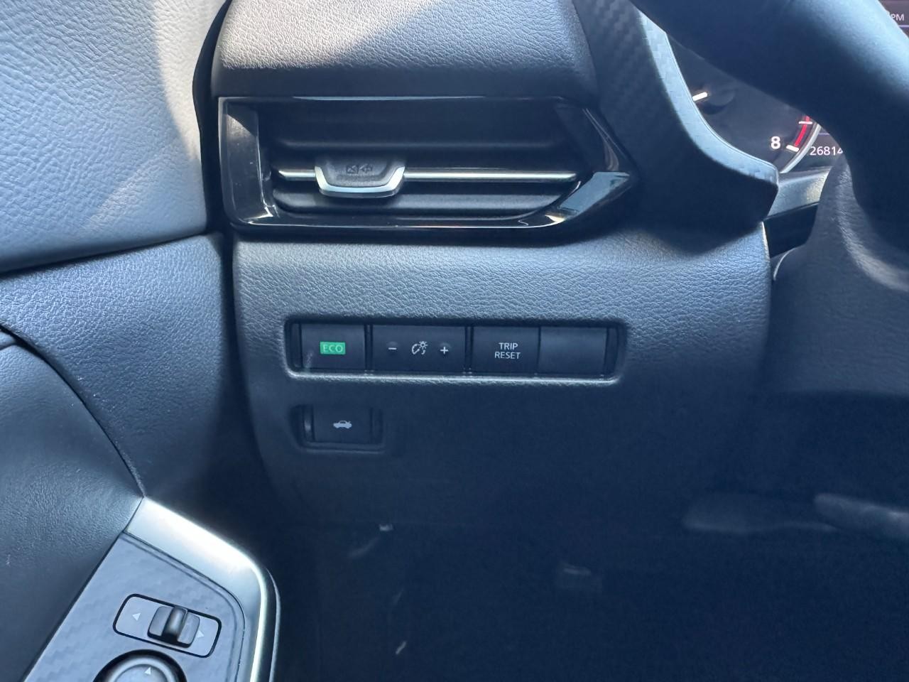 Nissan Sentra Vehicle Full-screen Gallery Image 23