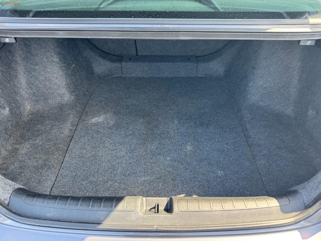 Honda Accord Sedan Vehicle Full-screen Gallery Image 04