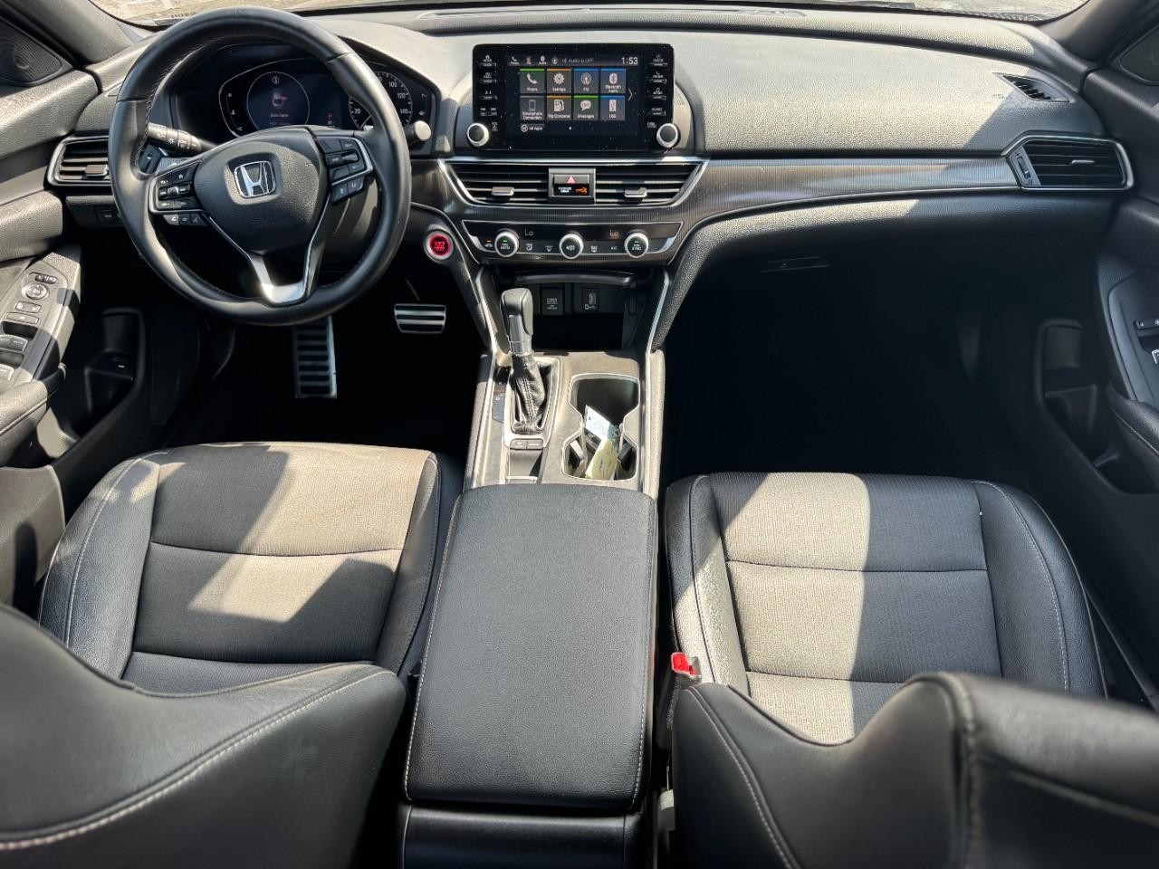 Honda Accord Sedan Vehicle Full-screen Gallery Image 11