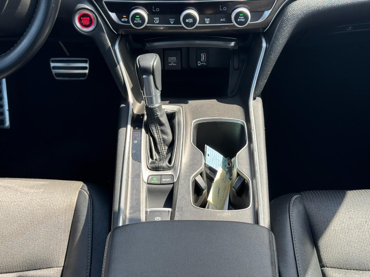 Honda Accord Sedan Vehicle Full-screen Gallery Image 14