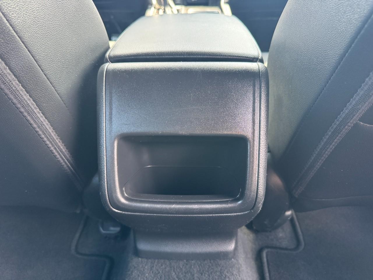 Honda Accord Sedan Vehicle Full-screen Gallery Image 16