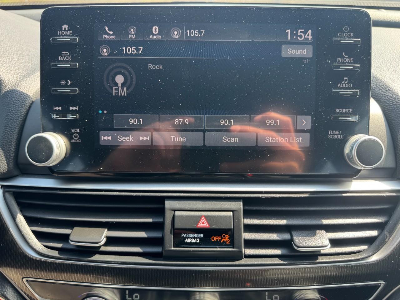 Honda Accord Sedan Vehicle Full-screen Gallery Image 23