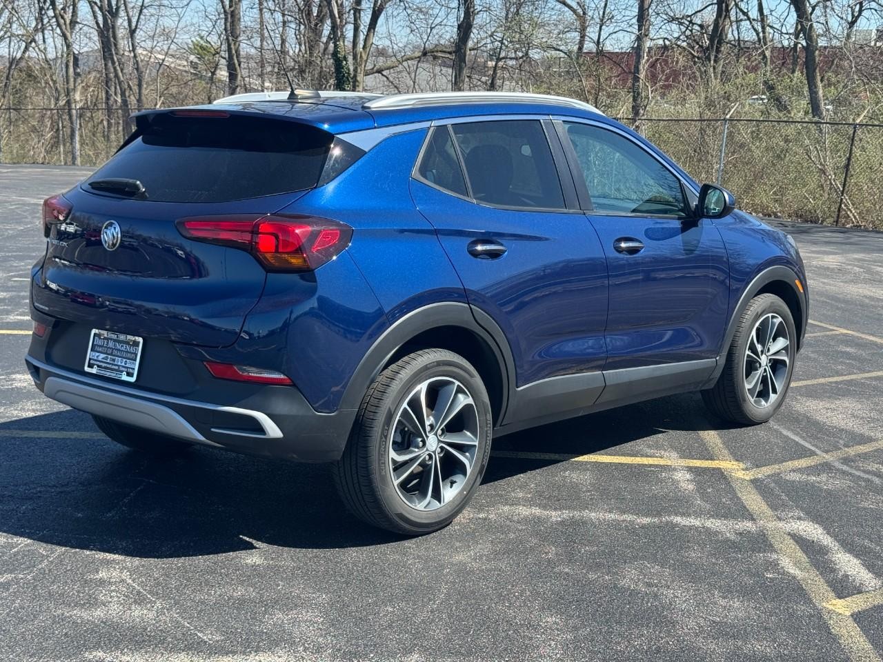 Buick Encore GX Vehicle Full-screen Gallery Image 04