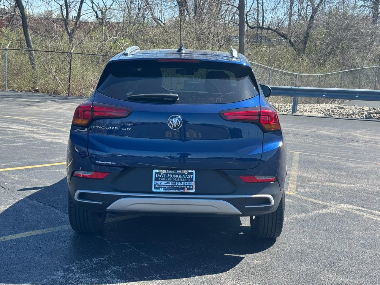 Buick Encore GX Vehicle Full-screen Gallery Image 05