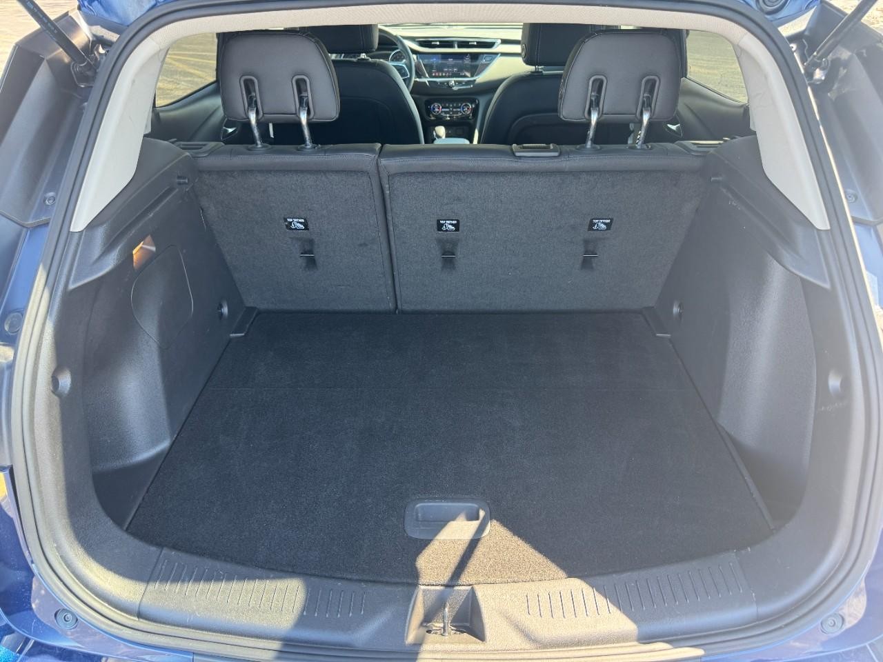 Buick Encore GX Vehicle Full-screen Gallery Image 06