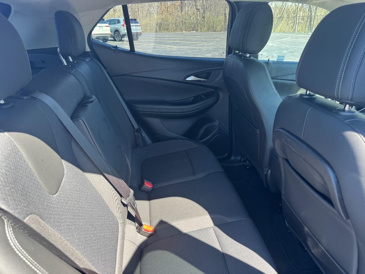 Buick Encore GX Vehicle Full-screen Gallery Image 11