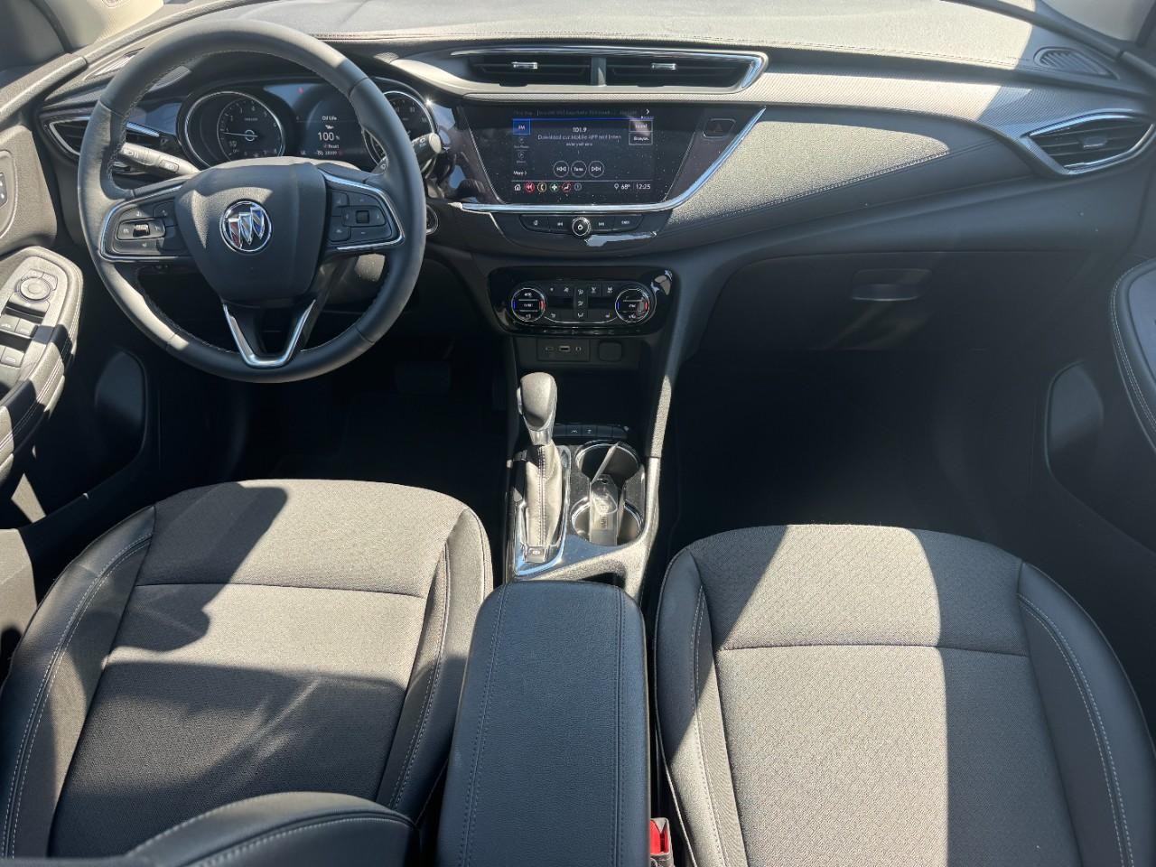 Buick Encore GX Vehicle Full-screen Gallery Image 12