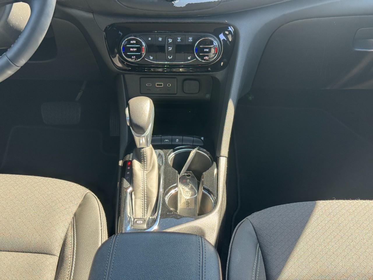 Buick Encore GX Vehicle Full-screen Gallery Image 15