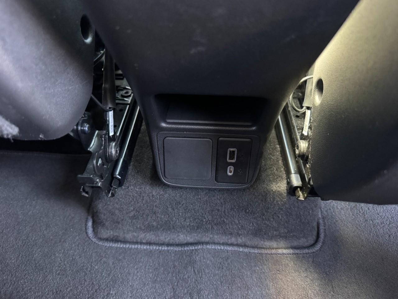 Buick Encore GX Vehicle Full-screen Gallery Image 17