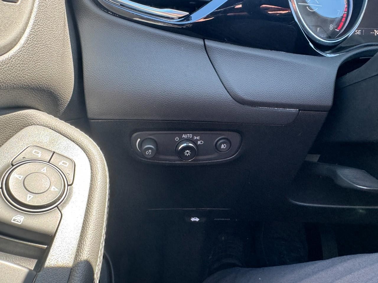 Buick Encore GX Vehicle Full-screen Gallery Image 25