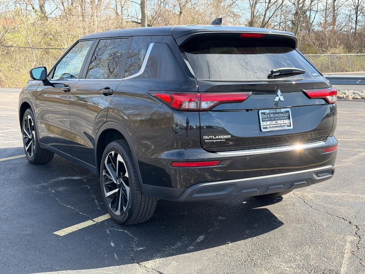 Mitsubishi Outlander Vehicle Full-screen Gallery Image 06