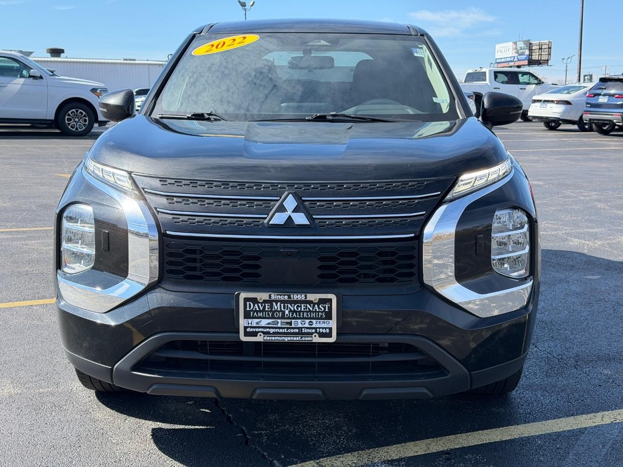 Mitsubishi Outlander Vehicle Full-screen Gallery Image 09