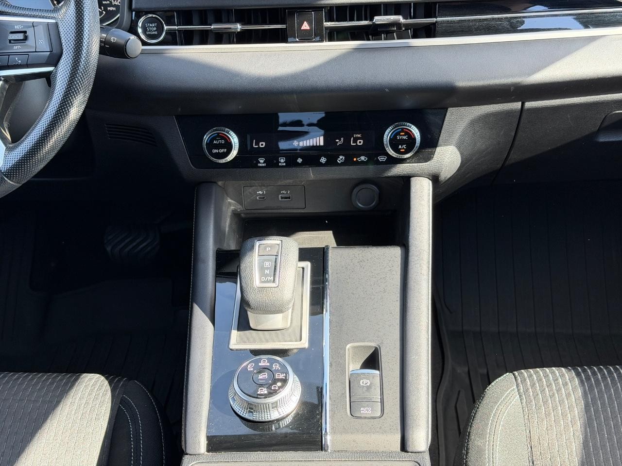 Mitsubishi Outlander Vehicle Full-screen Gallery Image 16