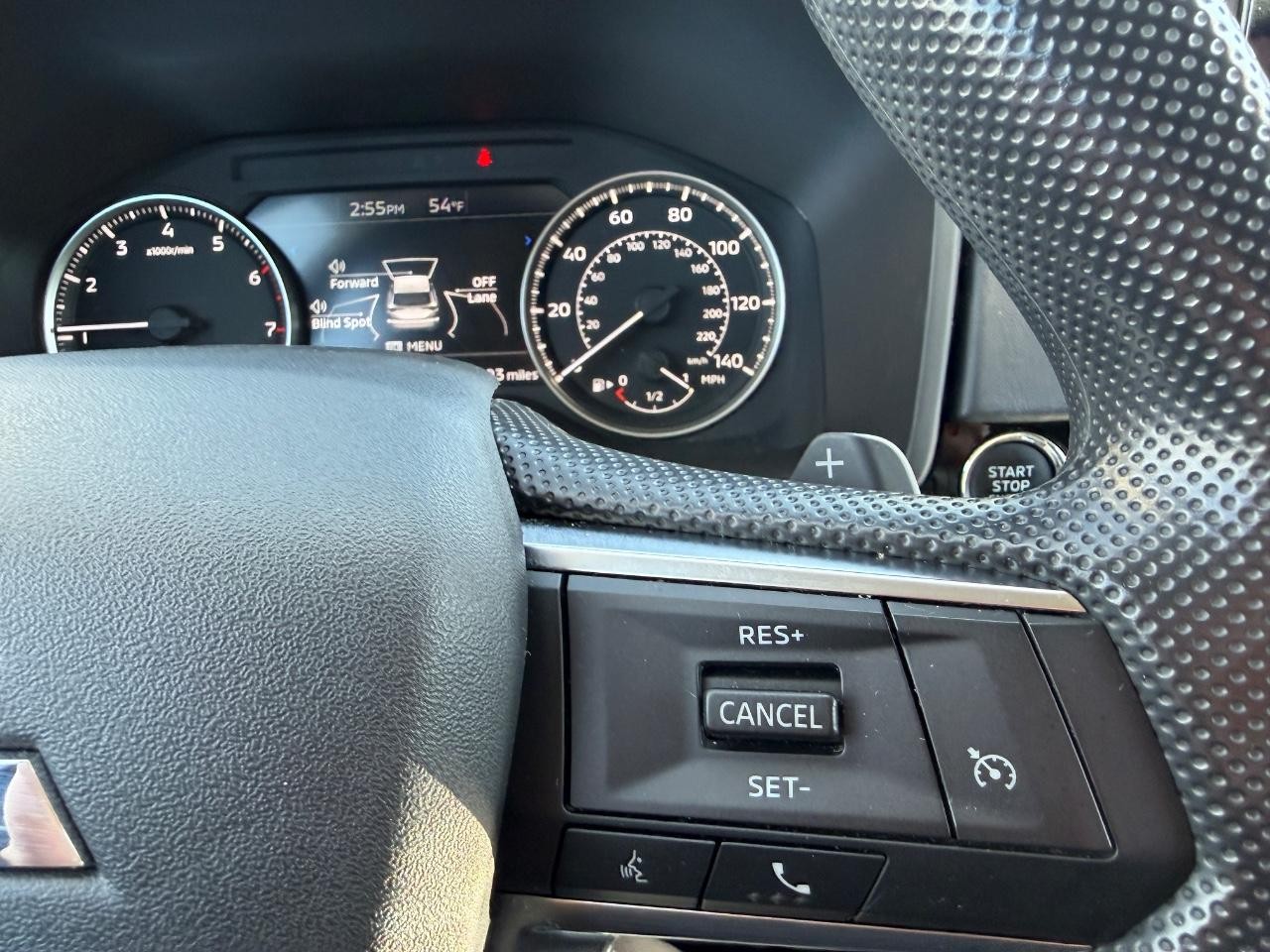 Mitsubishi Outlander Vehicle Full-screen Gallery Image 20