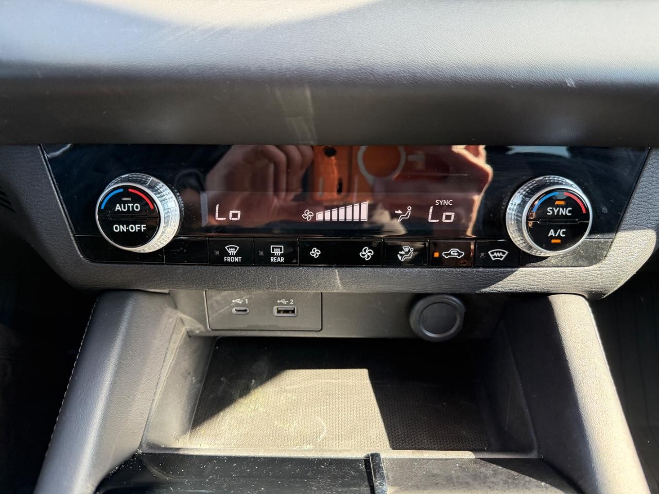 Mitsubishi Outlander Vehicle Full-screen Gallery Image 21