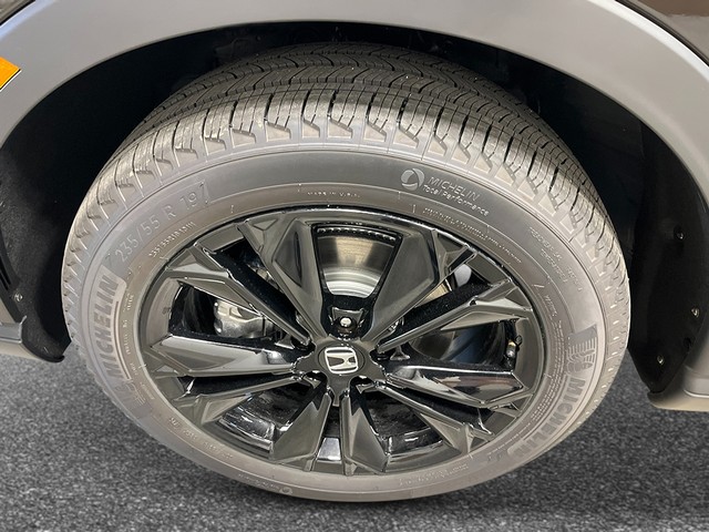 Honda CR-V Hybrid Vehicle Full-screen Gallery Image 12