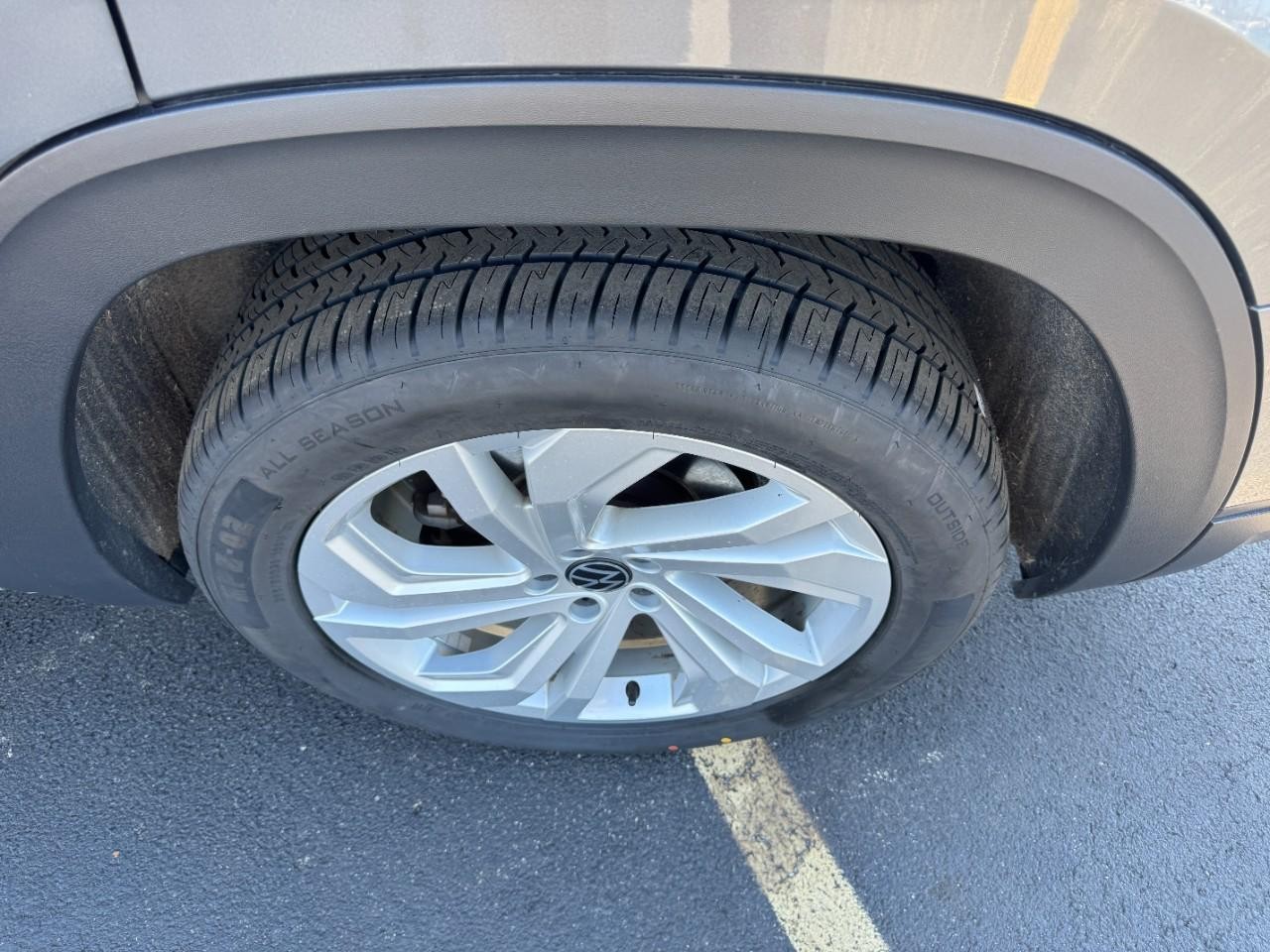 Volkswagen Atlas Vehicle Full-screen Gallery Image 07