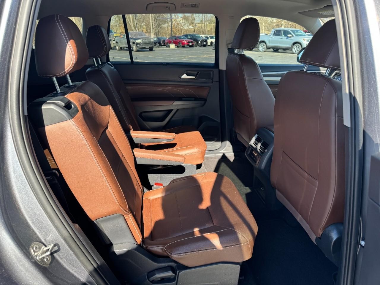 Volkswagen Atlas Vehicle Full-screen Gallery Image 10