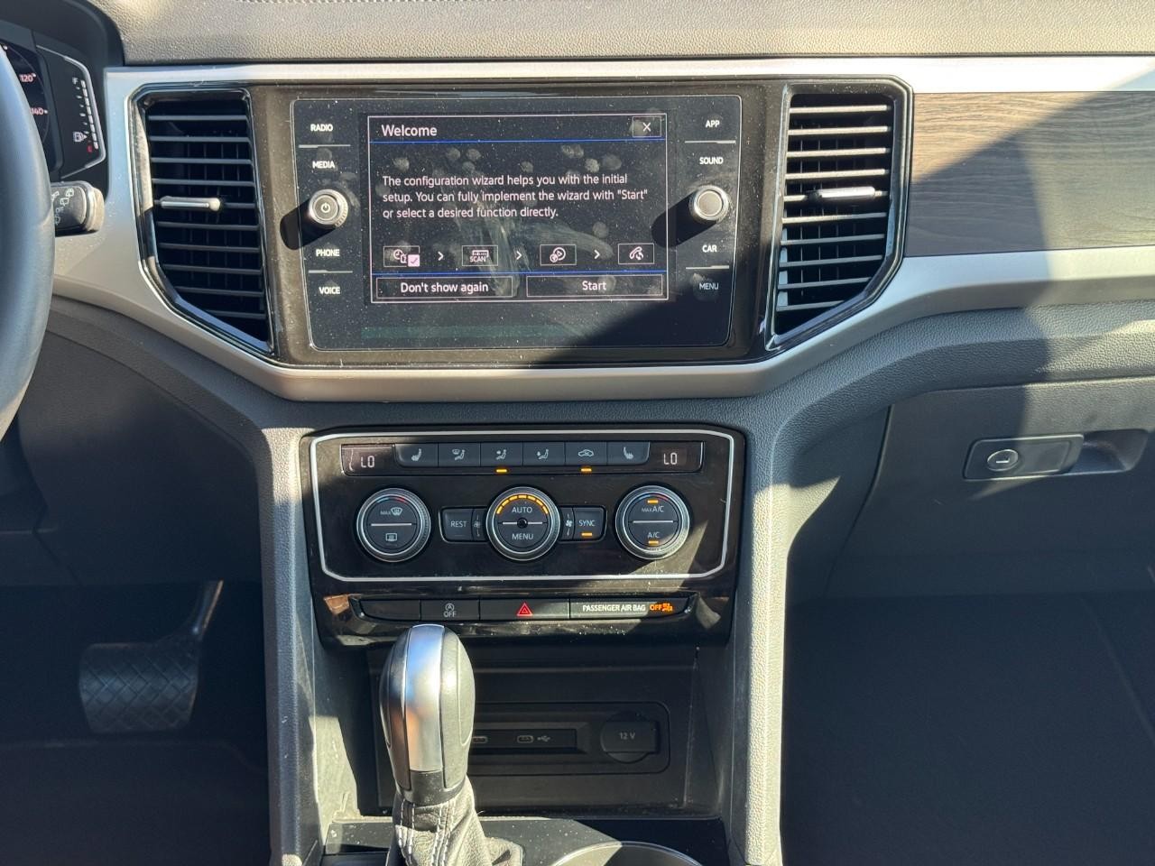 Volkswagen Atlas Vehicle Full-screen Gallery Image 14