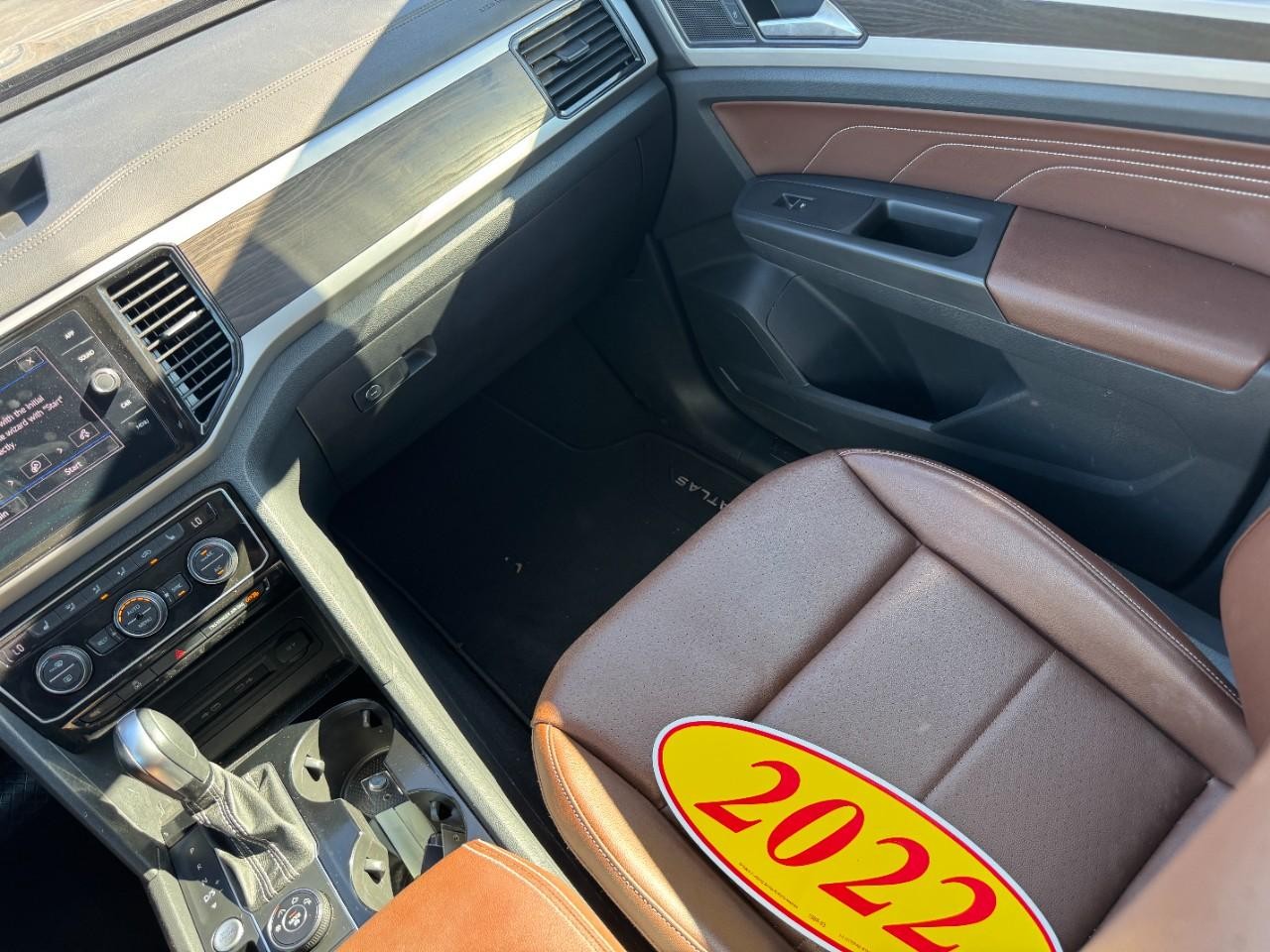 Volkswagen Atlas Vehicle Full-screen Gallery Image 16