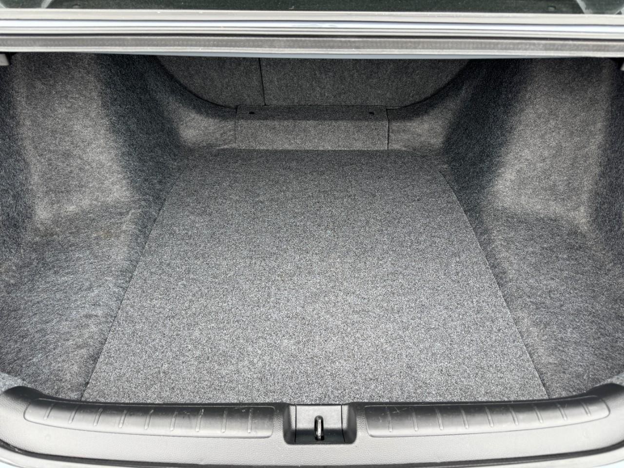 Honda Accord Hybrid Vehicle Full-screen Gallery Image 05