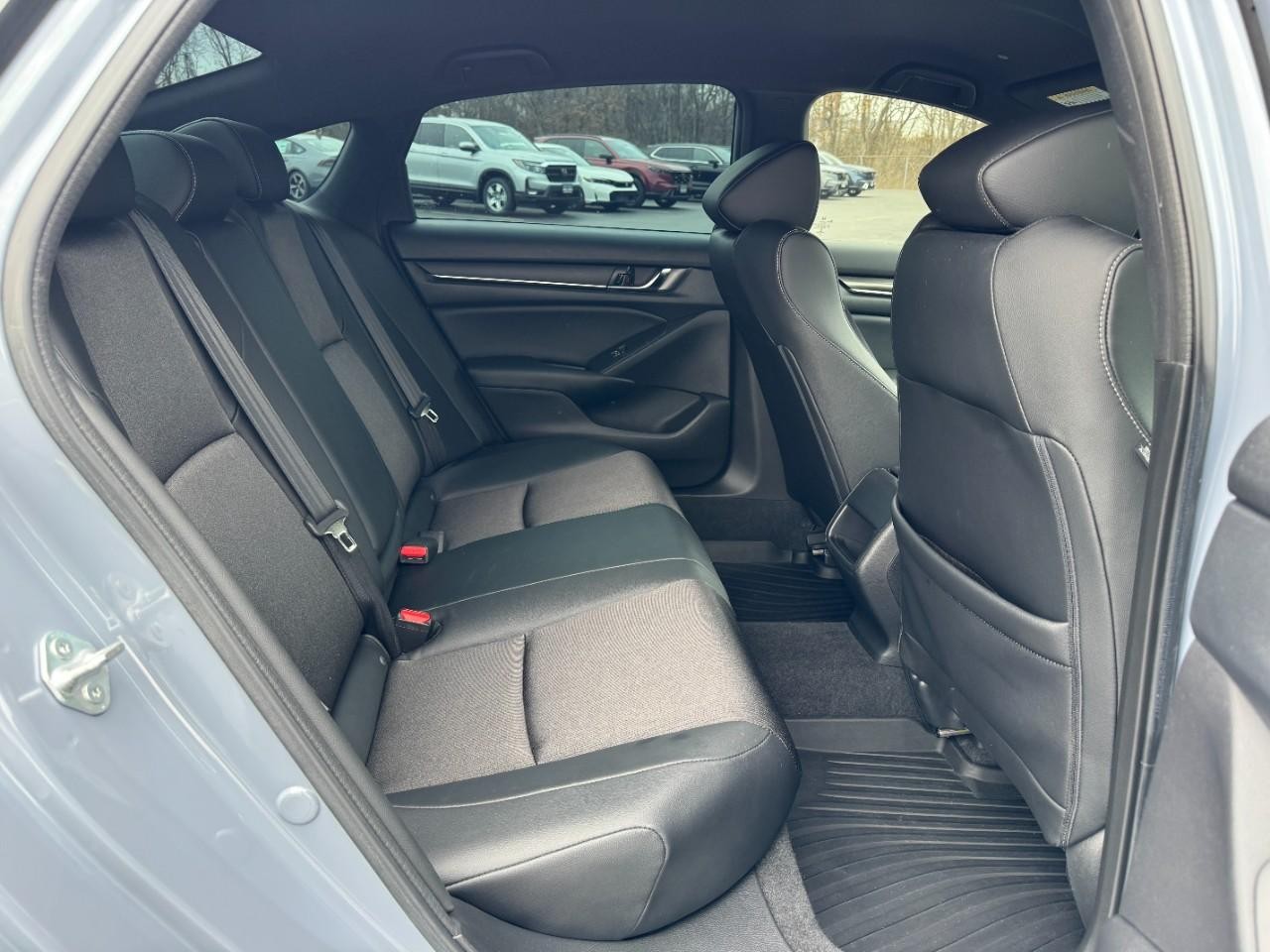 Honda Accord Hybrid Vehicle Full-screen Gallery Image 11