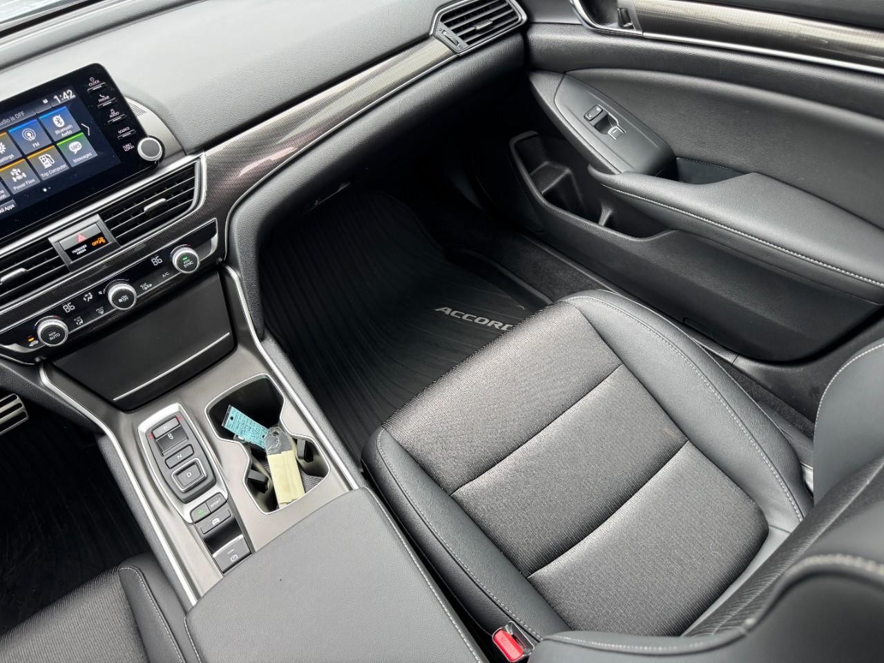 Honda Accord Hybrid Vehicle Full-screen Gallery Image 16