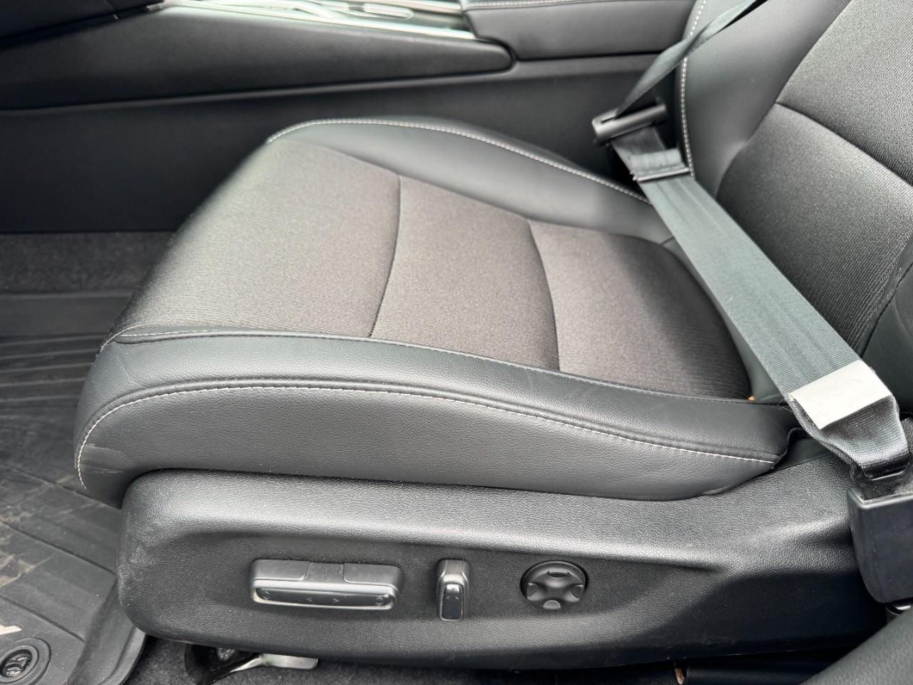 Honda Accord Hybrid Vehicle Full-screen Gallery Image 17