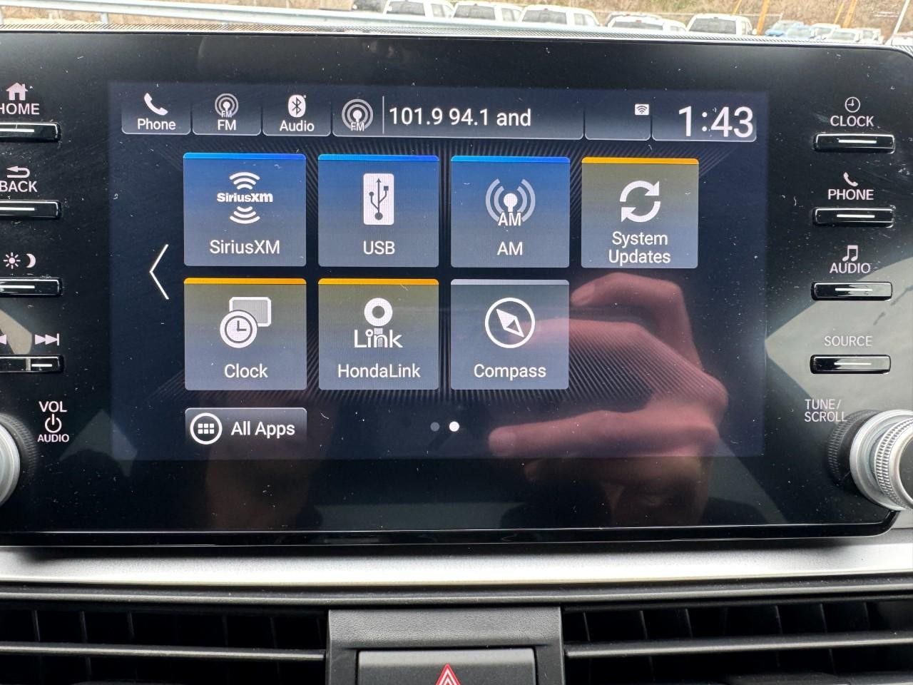 Honda Accord Hybrid Vehicle Full-screen Gallery Image 25