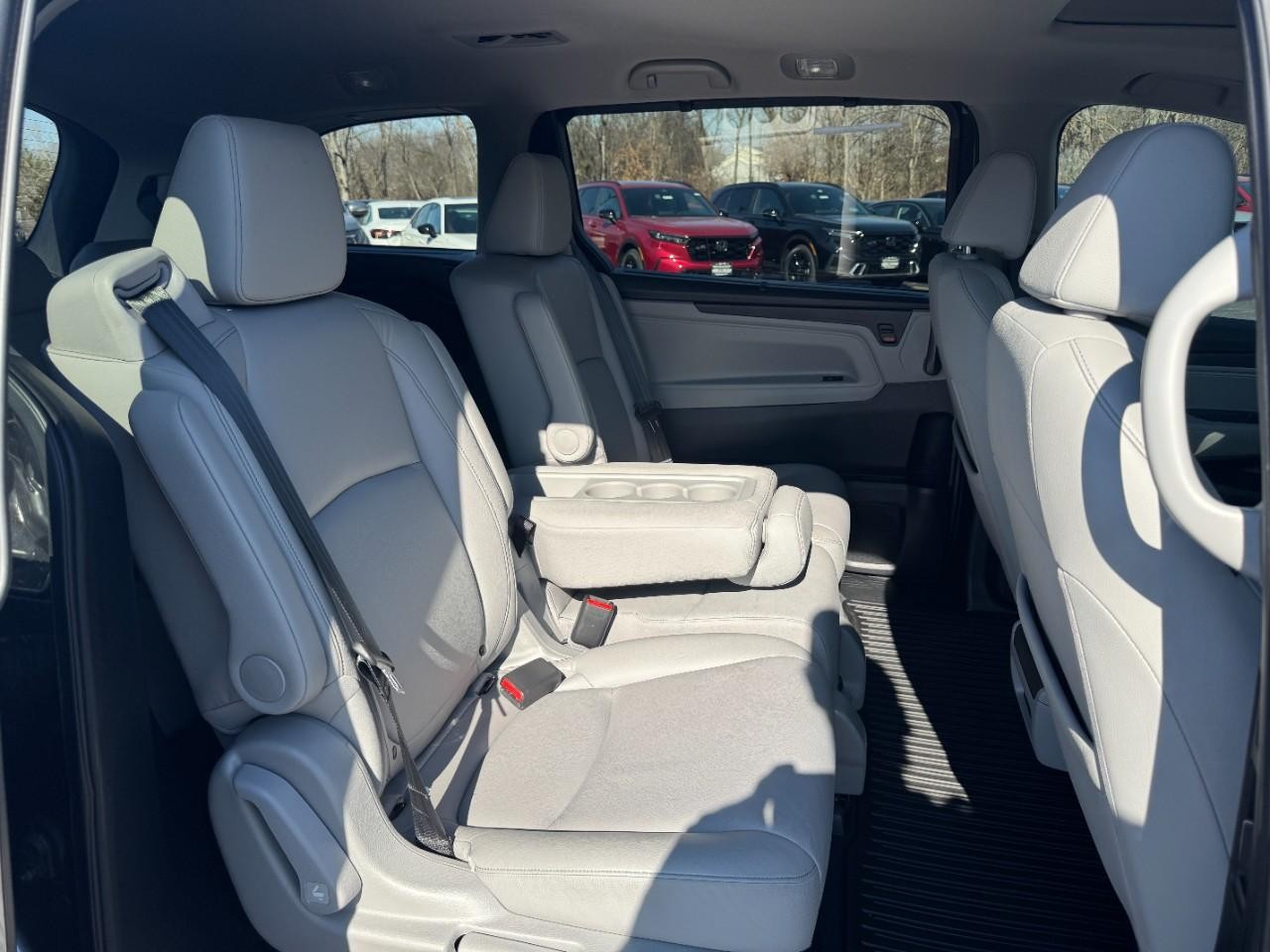 Honda Odyssey Vehicle Full-screen Gallery Image 10